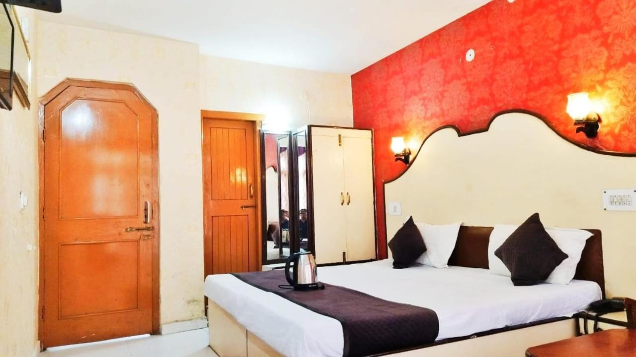 Hotel Gilbert Mountain View Manāli Екстериор снимка