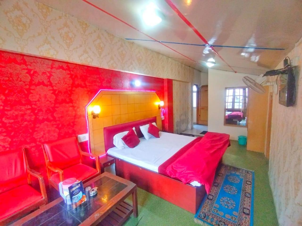 Hotel Gilbert Mountain View Manāli Екстериор снимка