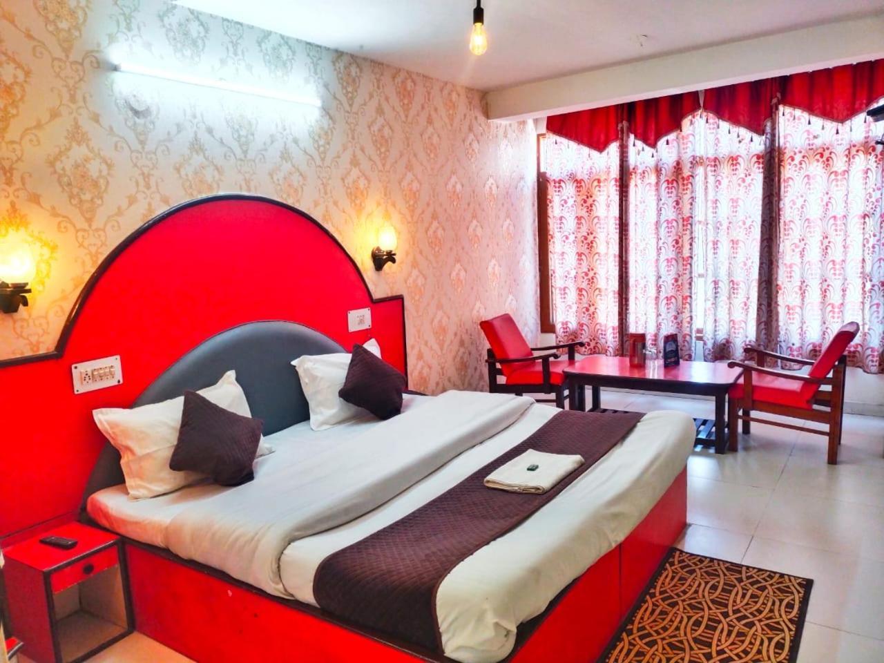 Hotel Gilbert Mountain View Manāli Екстериор снимка