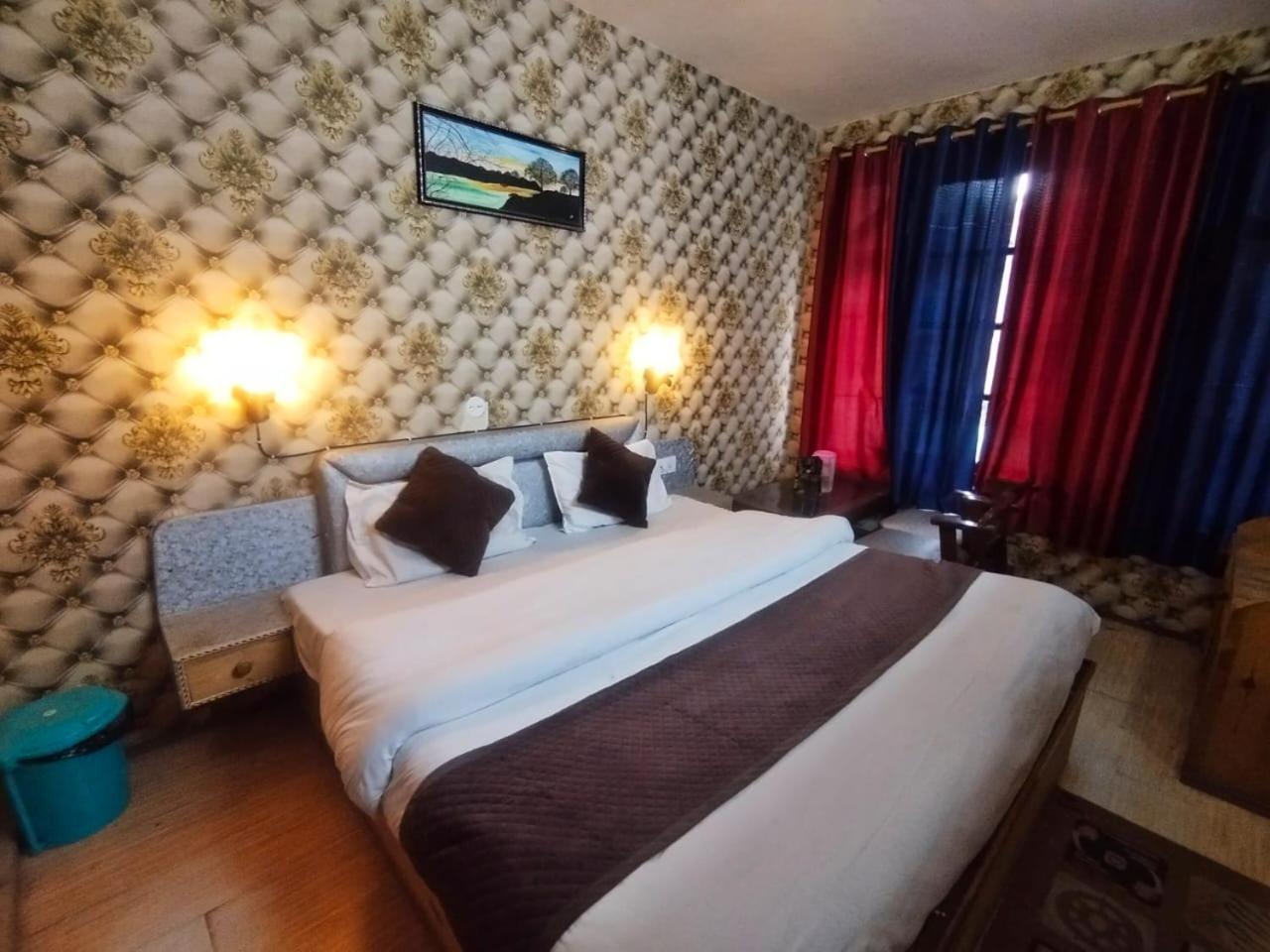 Hotel Gilbert Mountain View Manāli Екстериор снимка
